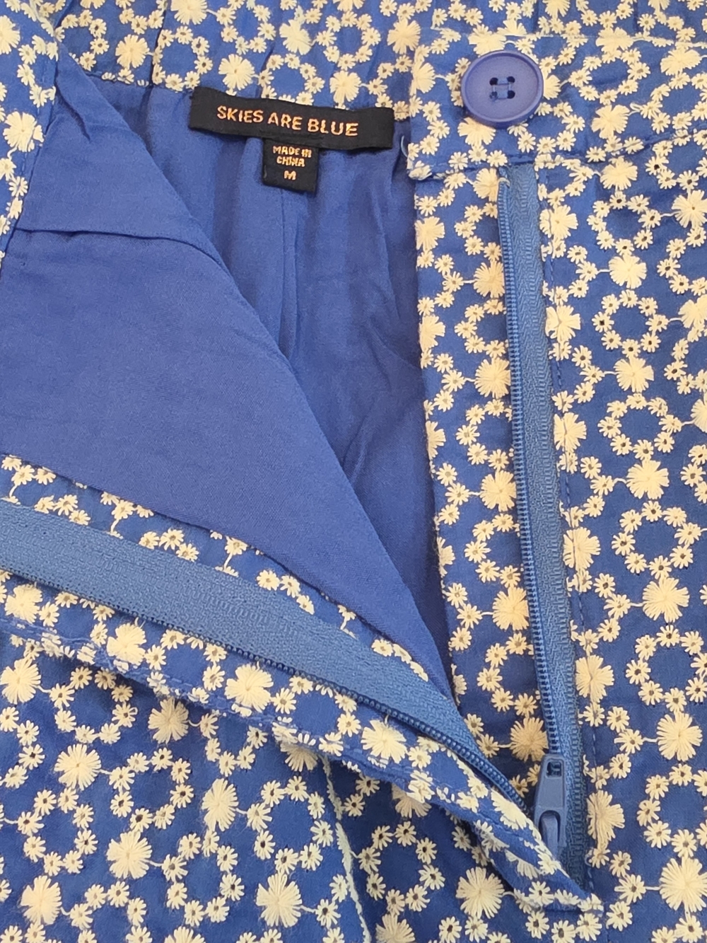 Skies Are Blue Embroidered Blue & White Pleated Shorts High Rise Womens Medium - Picture 8 of 8